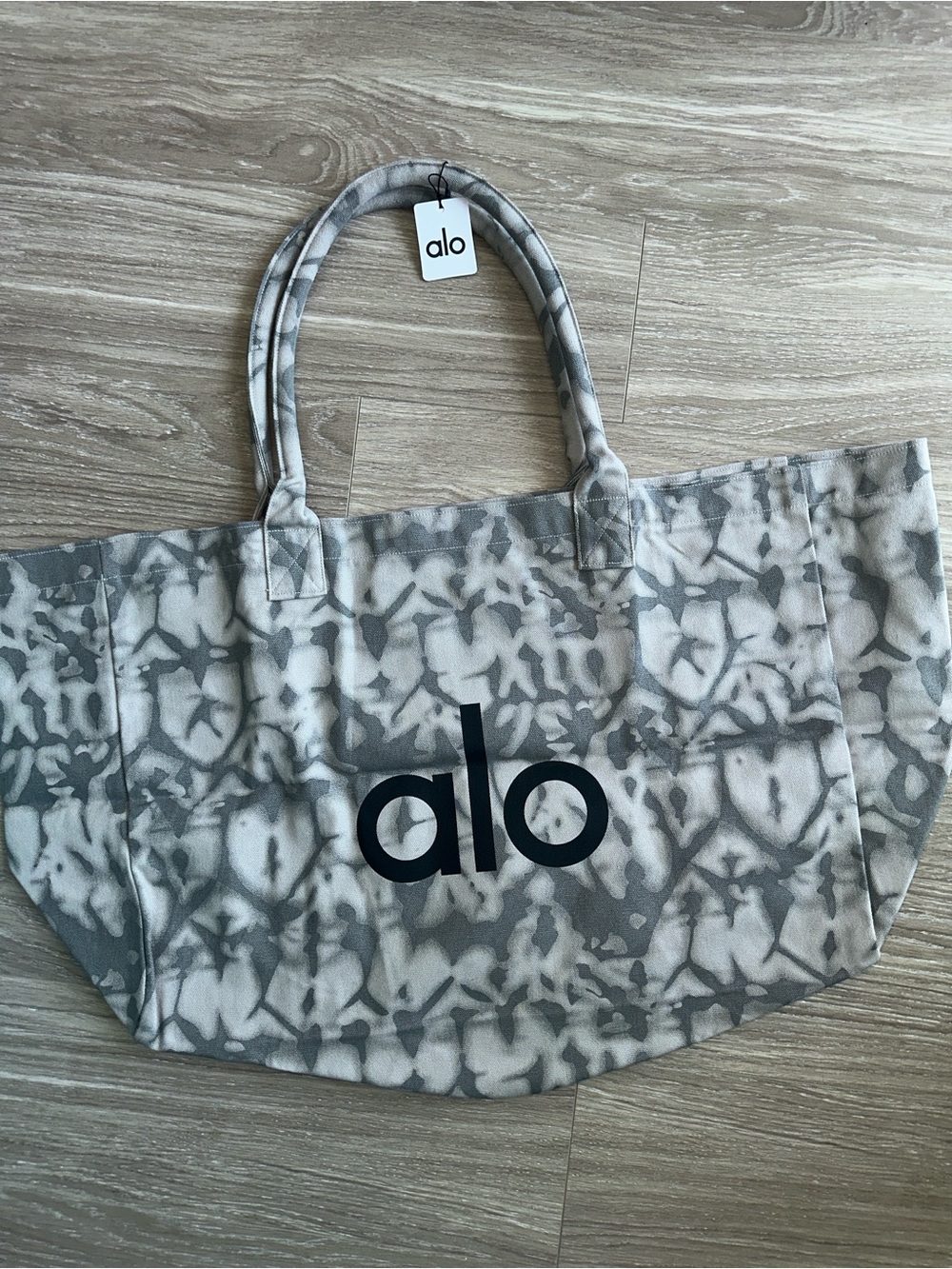 ALO Yoga Gray & White Tie-Dye Canvas Tote - Picture 2 of 7